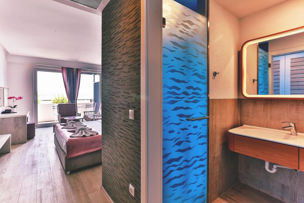 Carine Hotel Park Bijela Exterior photo