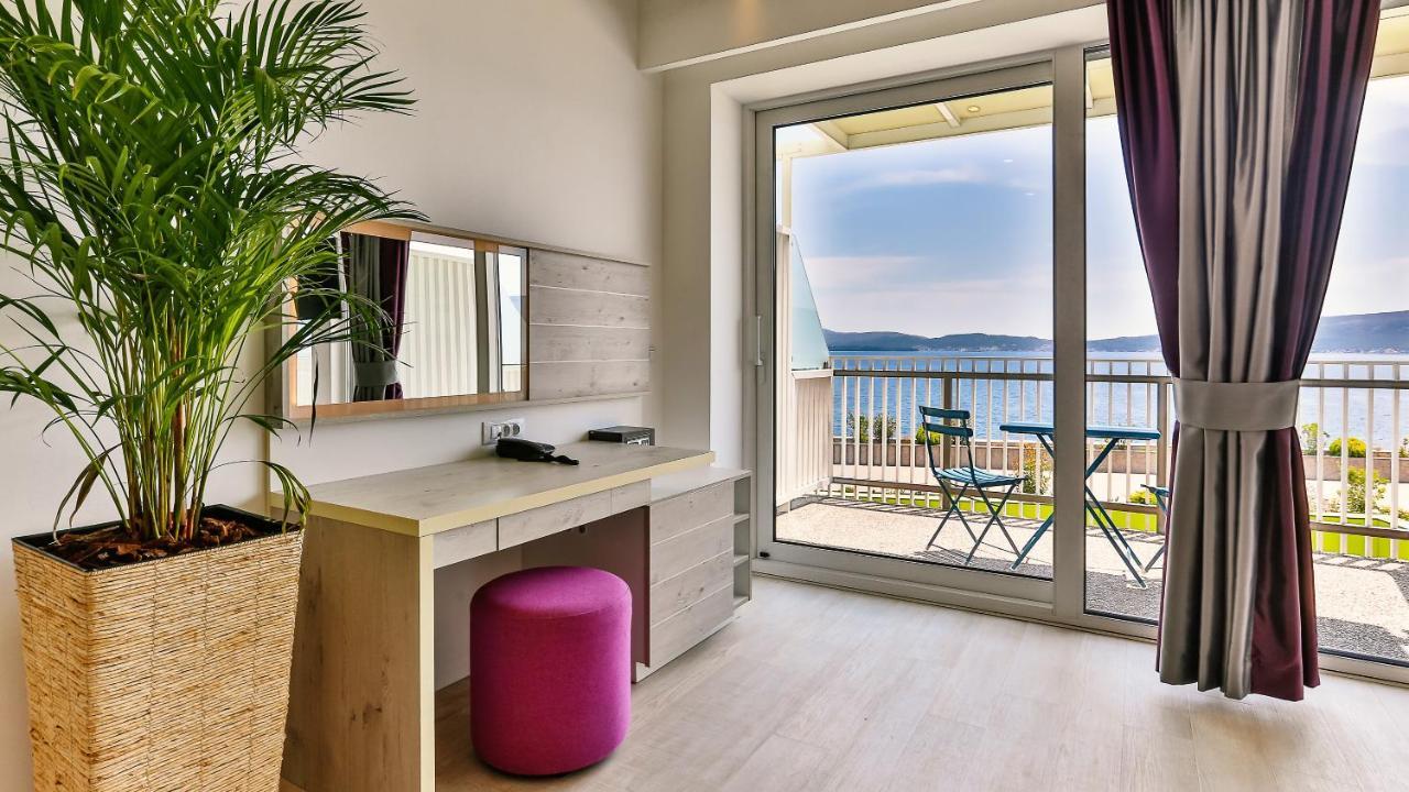 Carine Hotel Park Bijela Exterior photo