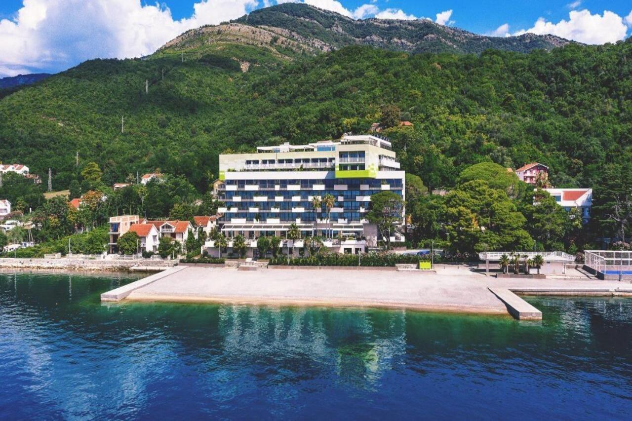 Carine Hotel Park Bijela Exterior photo